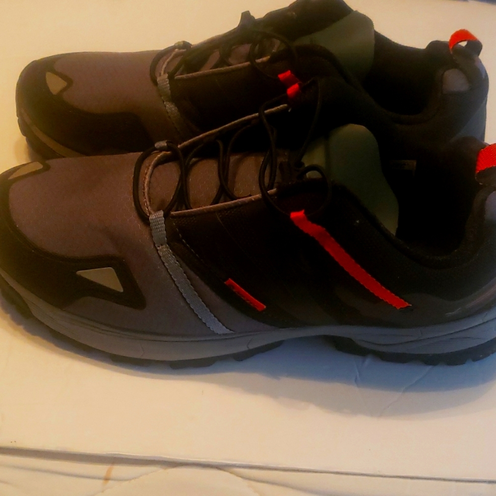Hi-tec slip on tennis shoes